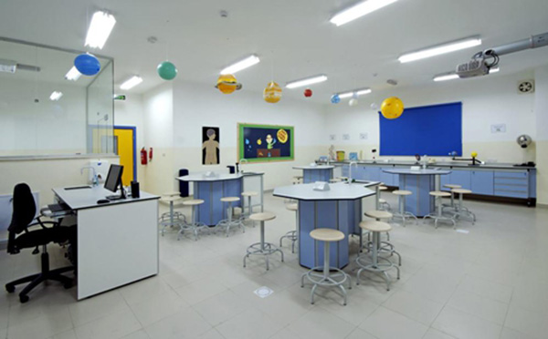 學校實驗室3.jpg
